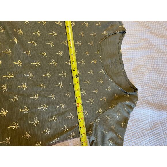 Chico’s The Ultimate Tee Olive Green Palm Tree Print Short Sleeve Size 1 (Med) - Picture 10 of 10